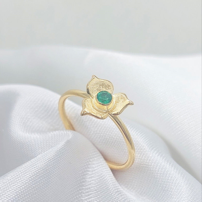 Minimal Gold Flower