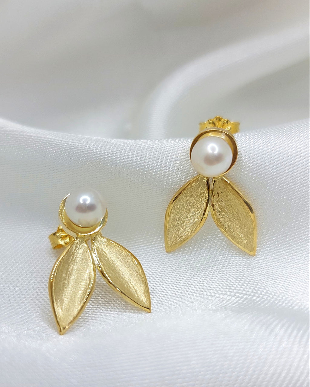 14k Gold Olive Leaf Earrings with Pearl