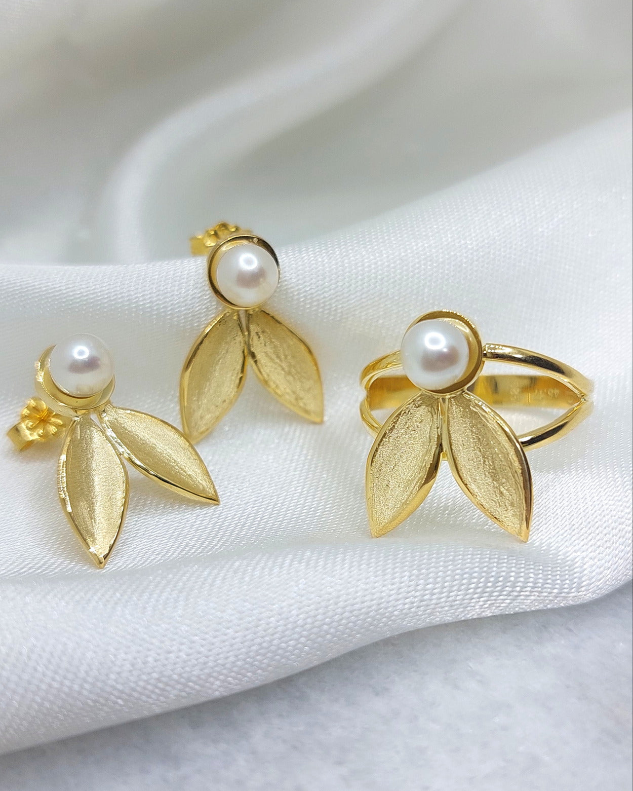 14k Gold Olive Leaf Earrings with Pearl