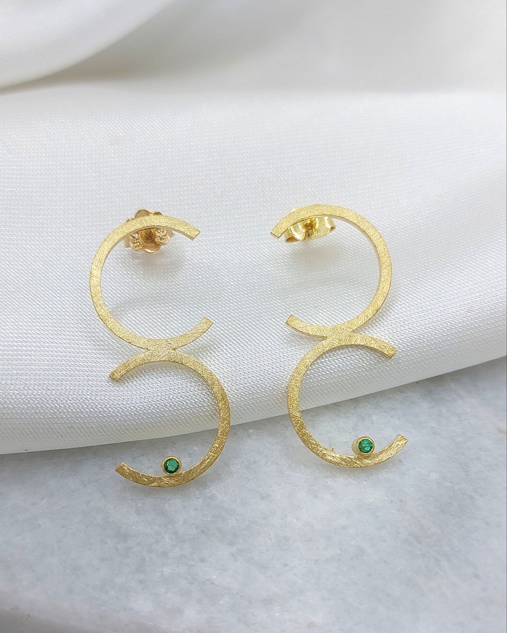 14k Gold Earring with Emerald gemstone