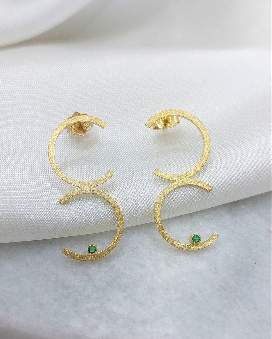 14k Gold Earring with Emerald gemstone