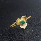 Minimal Gold Flower
