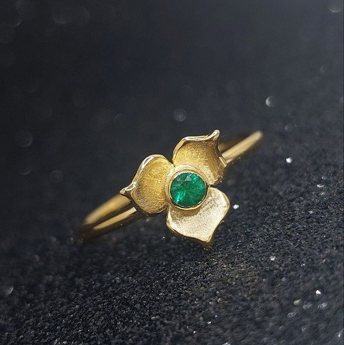 Minimal Gold Flower