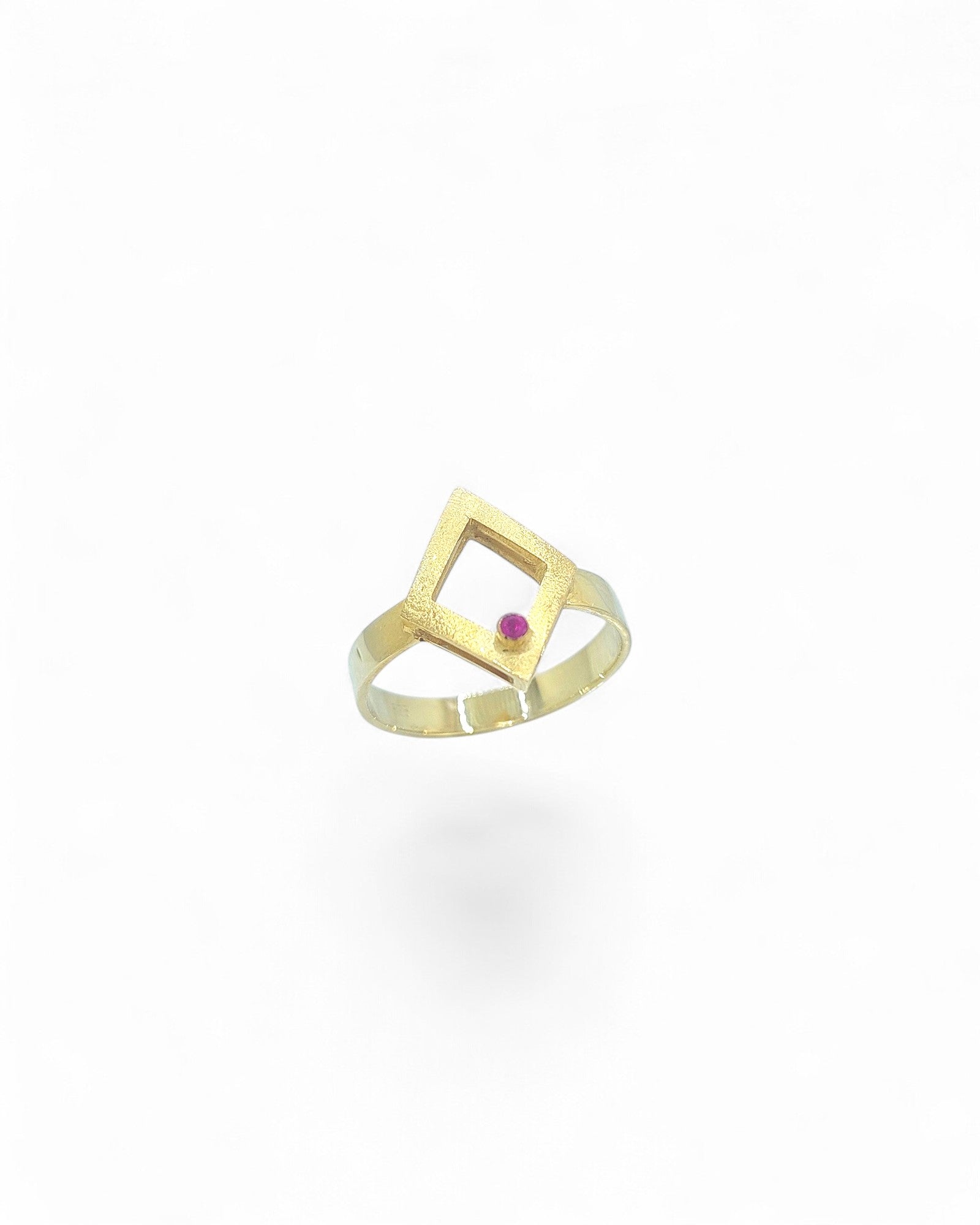 Rhombus Ring 14k