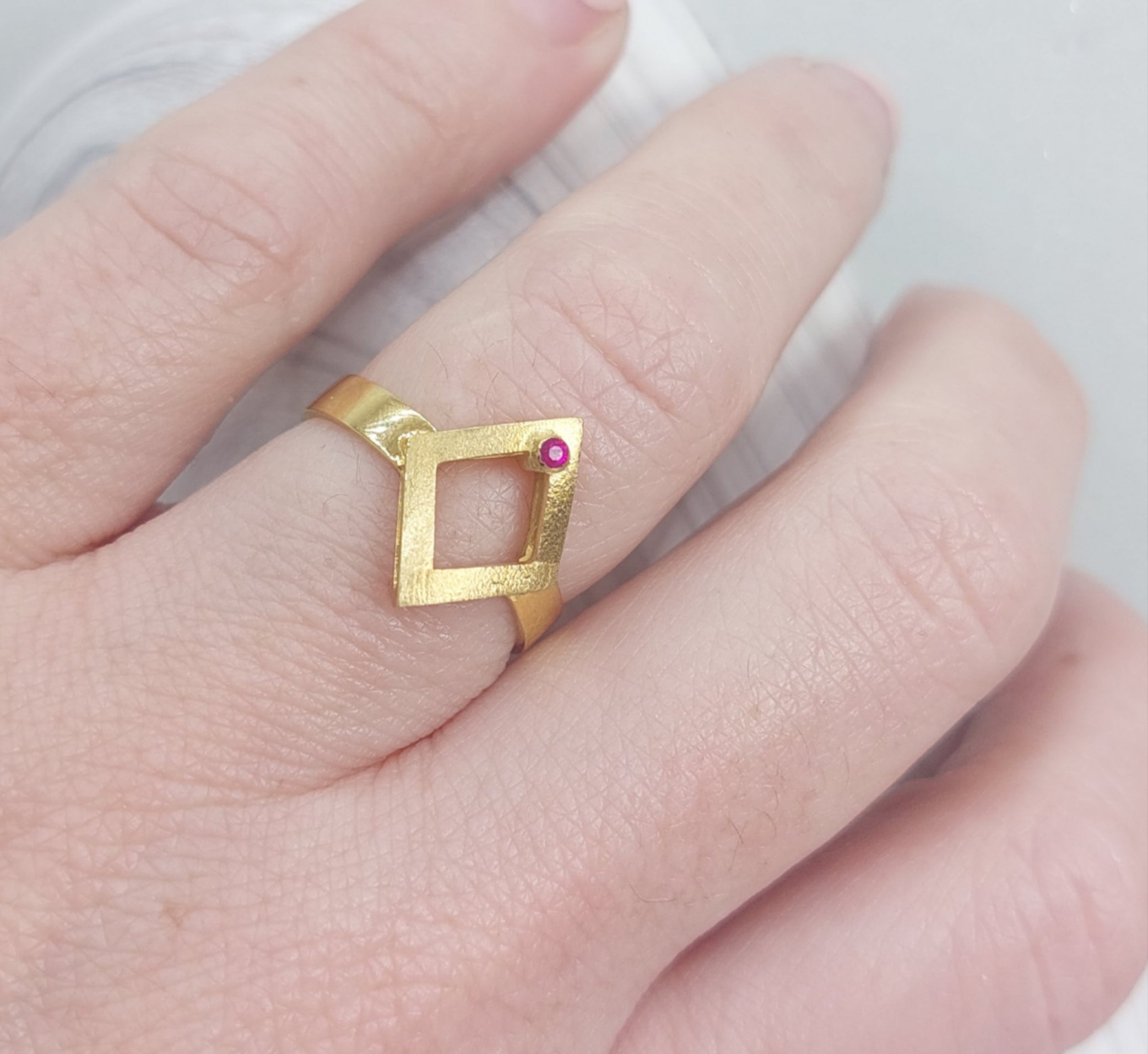 Rhombus Ring 14k