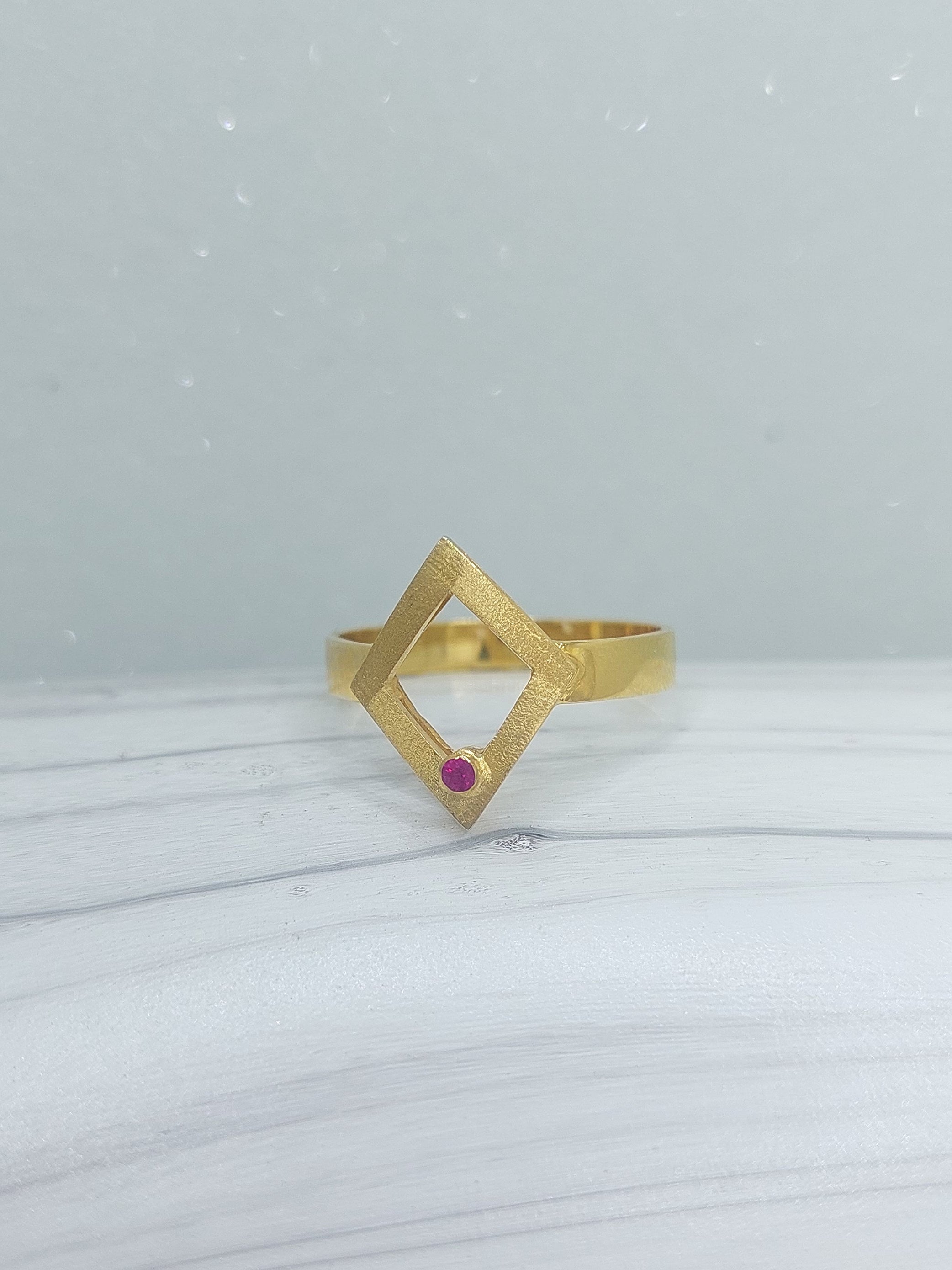 Rhombus Ring 14k
